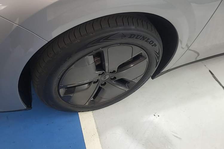 Used Li Auto i6 2025 Model Two-Wheel-Drive Standard Type Left Front Wheel Hub