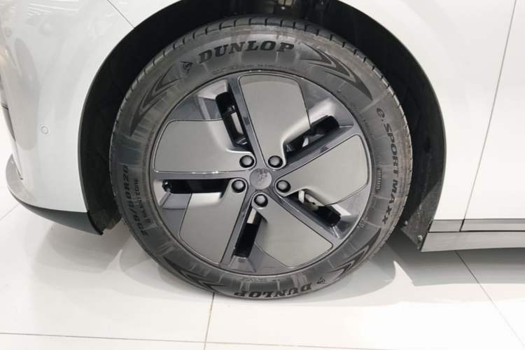 Used Li Auto i6 2025 Model Two-Wheel-Drive Standard Type Left Front Wheel Hub