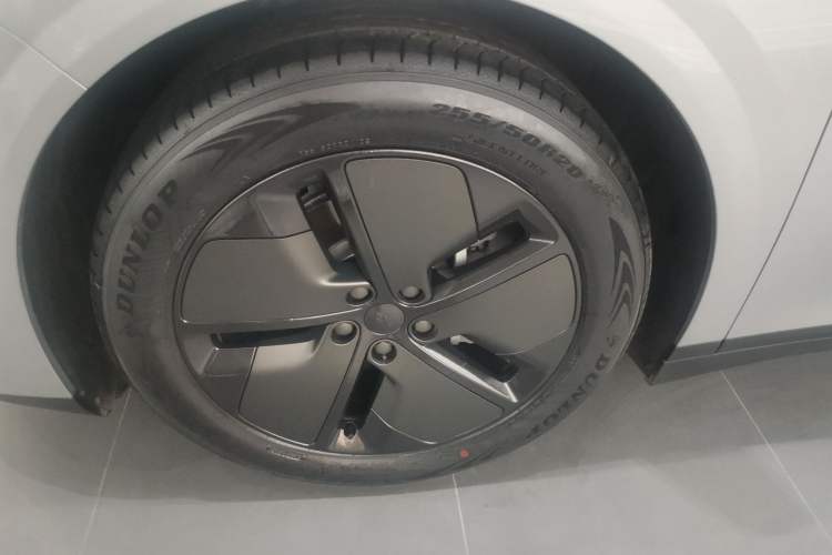 Used Li Auto i6 2025 Model Two-Wheel-Drive Standard Type Left Front Wheel Hub