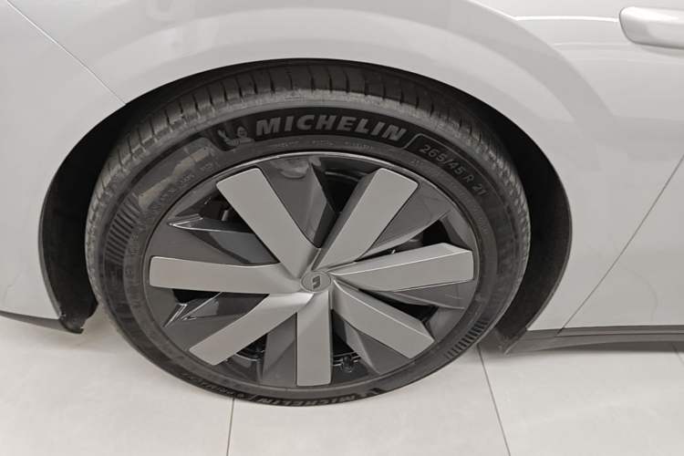 Used Li Auto i6 2025 Model Two-Wheel-Drive Standard Type Left Front Wheel Hub
