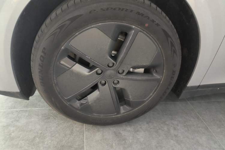 Used Li Auto i6 2025 Model Two-Wheel-Drive Standard Type Left Front Wheel Hub