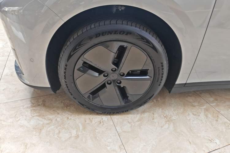Used Li Auto i6 2025 Model Two-Wheel-Drive Standard Type Left Front Wheel Hub