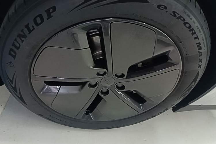 Used Li Auto i6 2025 Model Two-Wheel-Drive Standard Type Left Front Wheel Hub