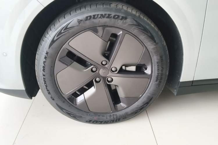Used Li Auto i6 2025 Model Two-Wheel-Drive Standard Type Left Front Wheel Hub