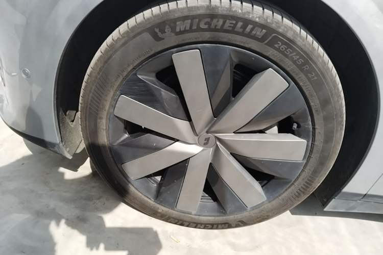 Used Li Auto i6 2025 Model Four-Wheel-Drive Standard Type Left Front Wheel Hub