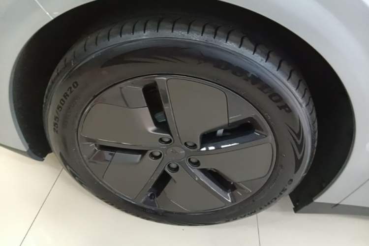 Used Li Auto i6 2025 Model Two-Wheel-Drive Standard Type Left Front Wheel Hub