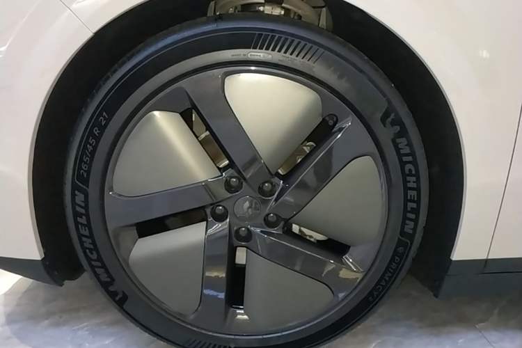 Used Li Auto i6 2025 Model Two-Wheel-Drive Standard Type Left Front Wheel Hub