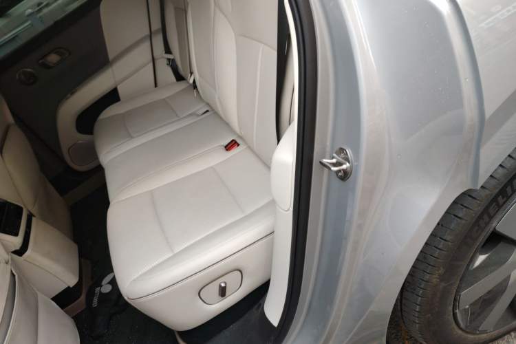 Used Li Auto i6 2025 Model Four-Wheel-Drive Standard Type Left Rear Seat