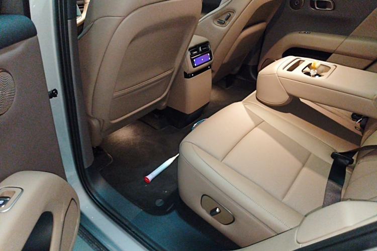 Used Li Auto i6 2025 Model Four-Wheel-Drive Standard Type Left Rear Seat