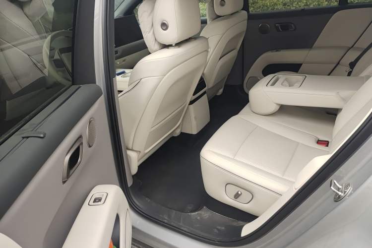 Used Li Auto i6 2025 Model Four-Wheel-Drive Standard Type Left Rear Seat
