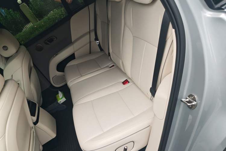 Used Li Auto i6 2025 Model Two-Wheel-Drive Standard Type Left Rear Seat