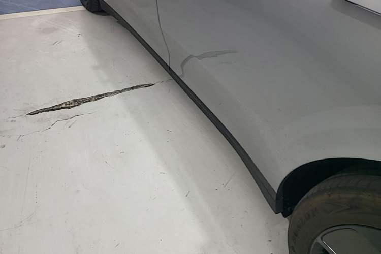 Used Li Auto i6 2025 Model Two-Wheel-Drive Standard Type Left Side Sill
