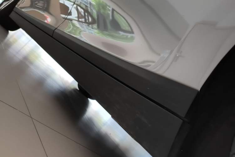 Used Li Auto i6 2025 Model Two-Wheel-Drive Standard Type Left Side Sill