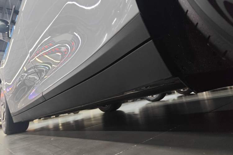 Used Li Auto i6 2025 Model Two-Wheel-Drive Standard Type Left Side Sill
