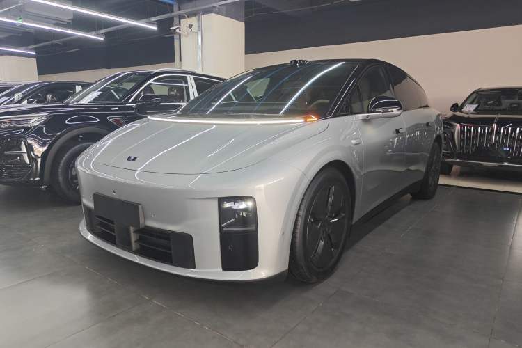 Used Li Auto i6 2025 Model Two-Wheel-Drive Standard Type Guazi used car, China used car export, Used car for sale, Used cars, Cheapest cars for sale