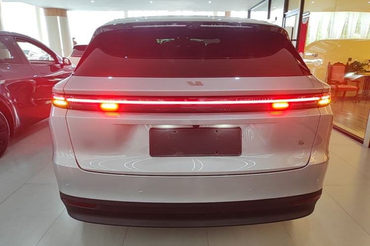 Used Li Auto i6 2025 Model Four-Wheel-Drive Standard Type Rear
