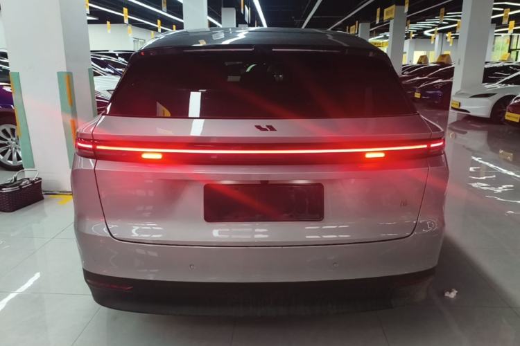 Used Li Auto i6 2025 Model Four-Wheel-Drive Standard Type Rear
