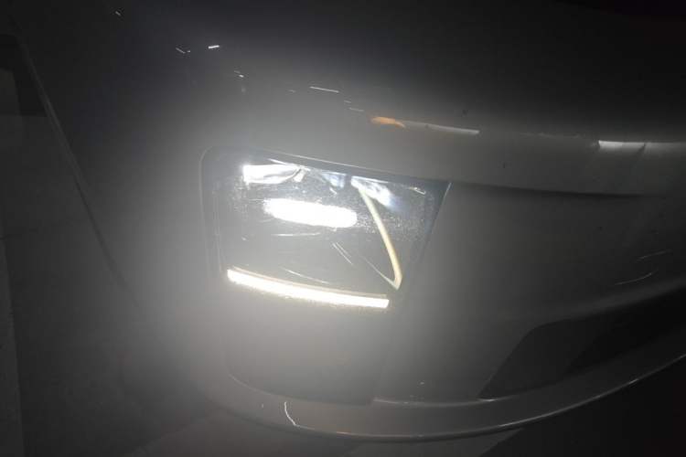 Used Li Auto i6 2025 Model Two-Wheel-Drive Standard Type Right Front Headlight