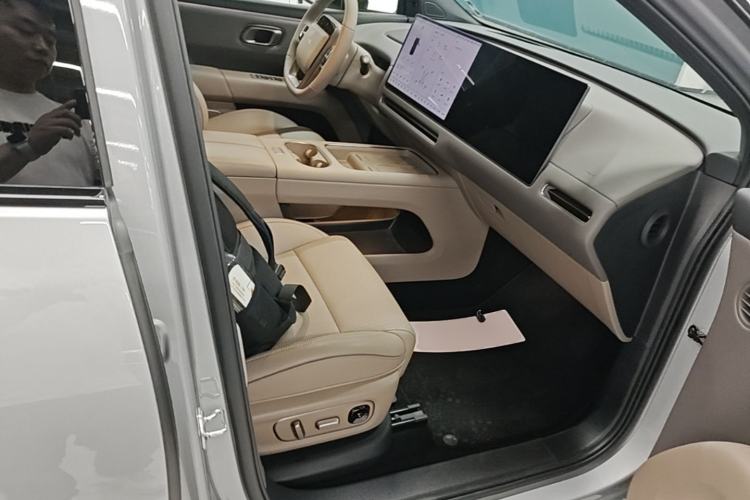 Used Li Auto i6 2025 Model Two-Wheel-Drive Standard Type Right Front Seat