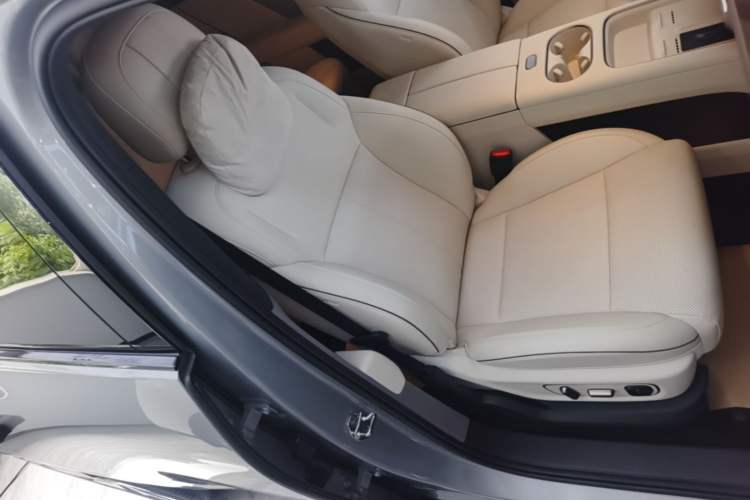 Used Li Auto i6 2025 Model Four-Wheel-Drive Standard Type Right Front Seat