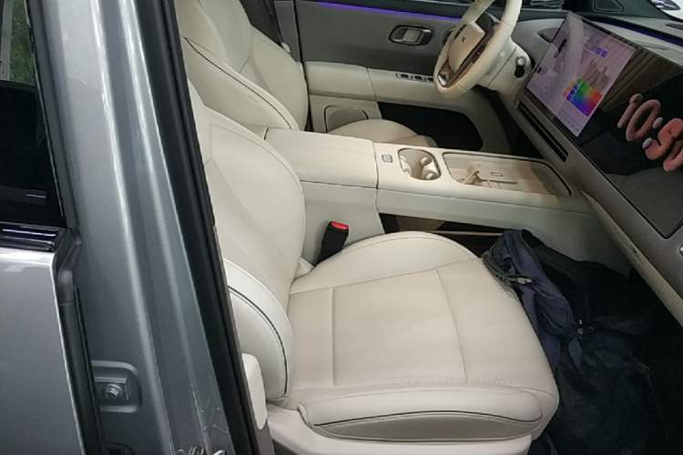 Used Li Auto i6 2025 Model Four-Wheel-Drive Standard Type Right Front Seat