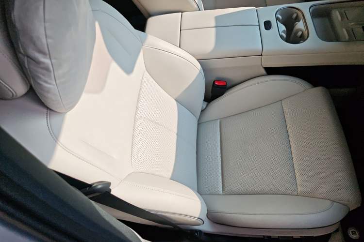 Used Li Auto i6 2025 Model Two-Wheel-Drive Standard Type Right Front Seat