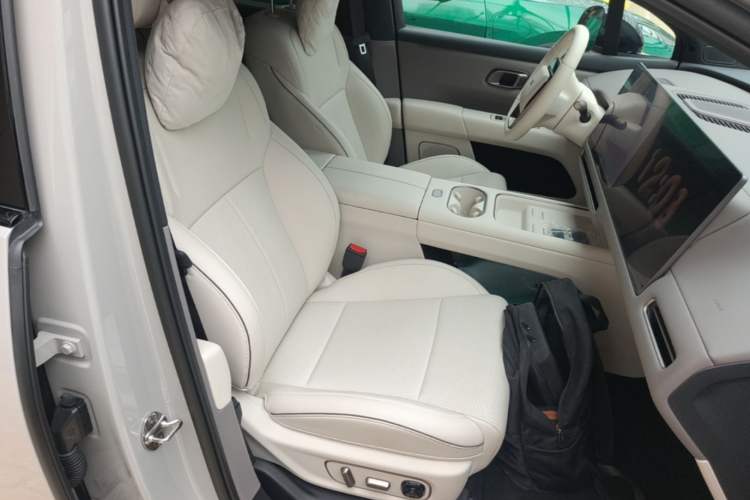 Used Li Auto i6 2025 Model Four-Wheel-Drive Standard Type Right Front Seat