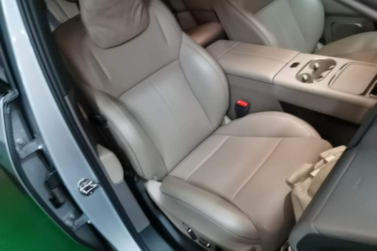 Used Li Auto i6 2025 Model Two-Wheel-Drive Standard Type Right Front Seat