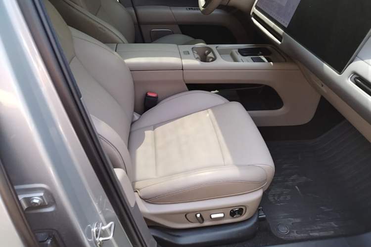 Used Li Auto i6 2025 Model Four-Wheel-Drive Standard Type Right Front Seat