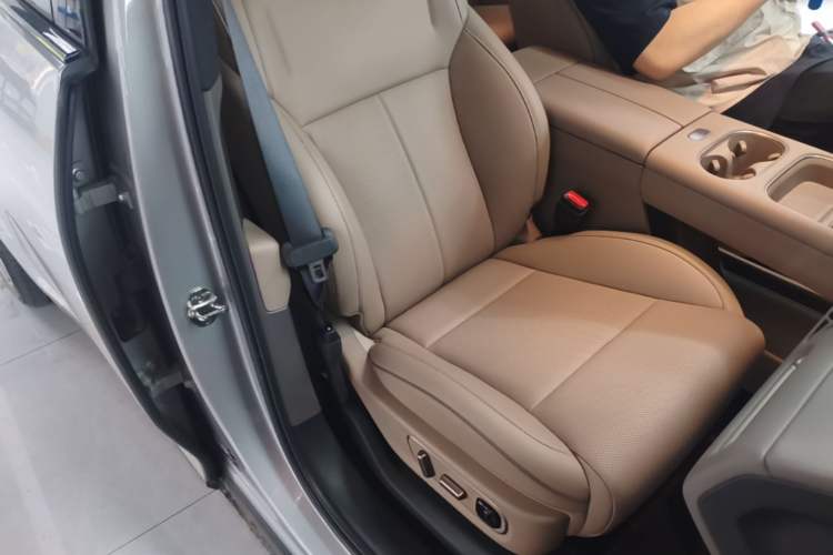 Used Li Auto i6 2025 Model Four-Wheel-Drive Standard Type Right Front Seat