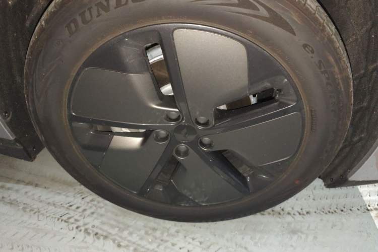 Used Li Auto i6 2025 Model Two-Wheel-Drive Standard Type Right Front Wheel Hub