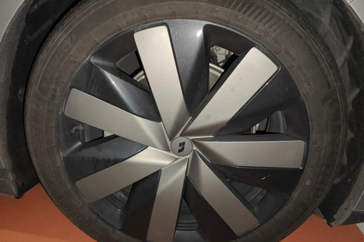Used Li Auto i6 2025 Model Four-Wheel-Drive Standard Type Right Front Wheel Hub