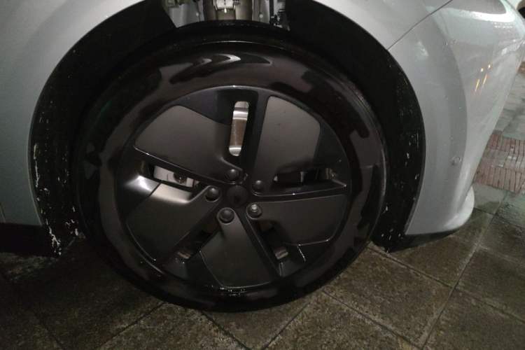 Used Li Auto i6 2025 Model Two-Wheel-Drive Standard Type Right Front Wheel Hub