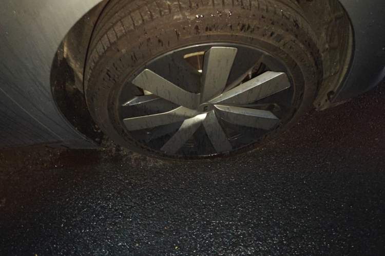 Used Li Auto i6 2025 Model Two-Wheel-Drive Standard Type Right Front Wheel Hub