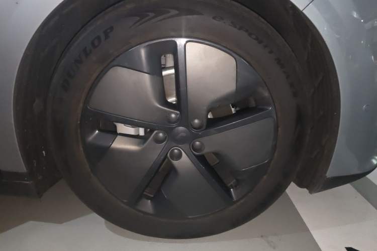 Used Li Auto i6 2025 Model Two-Wheel-Drive Standard Type Right Front Wheel Hub