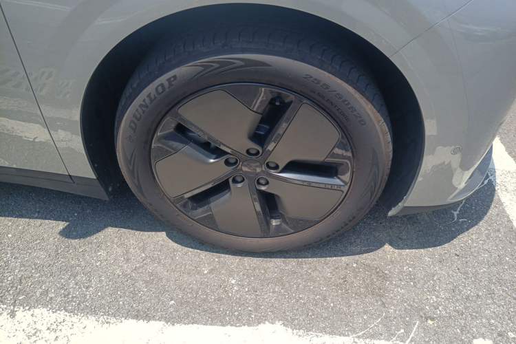 Used Li Auto i6 2025 Model Two-Wheel-Drive Standard Type Right Front Wheel Hub