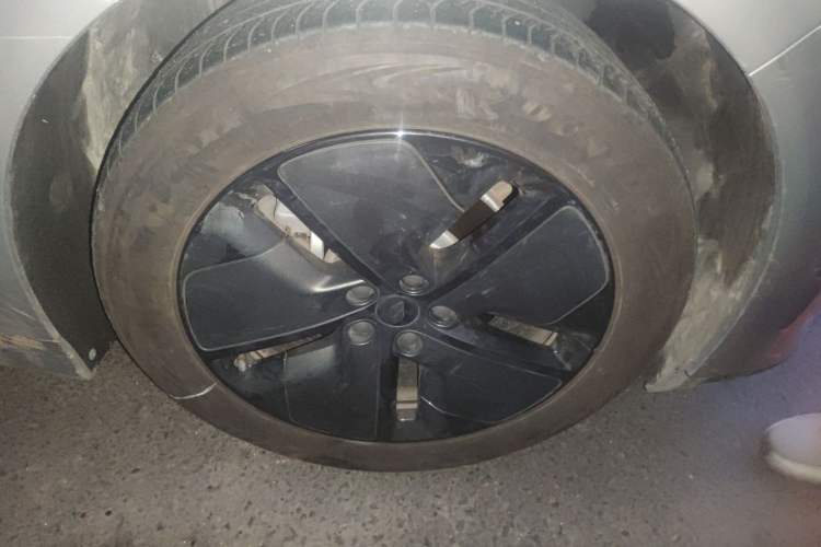 Used Li Auto i6 2025 Model Two-Wheel-Drive Standard Type Right Front Wheel Hub