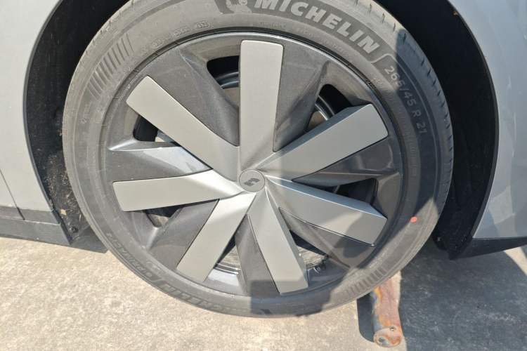 Used Li Auto i6 2025 Model Four-Wheel-Drive Standard Type Right Front Wheel Hub