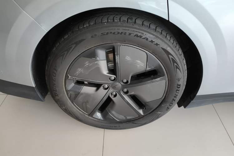 Used Li Auto i6 2025 Model Two-Wheel-Drive Standard Type Right Rear Wheel Hub