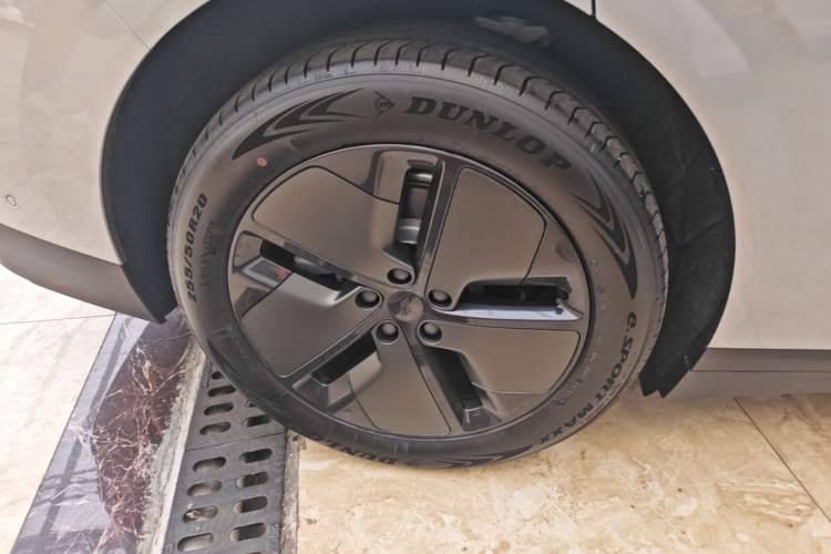 Used Li Auto i6 2025 Model Two-Wheel-Drive Standard Type Right Rear Wheel Hub