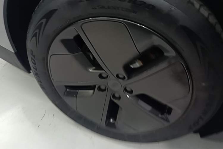 Used Li Auto i6 2025 Model Two-Wheel-Drive Standard Type Right Rear Wheel Hub