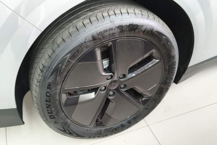 Used Li Auto i6 2025 Model Two-Wheel-Drive Standard Type Right Rear Wheel Hub