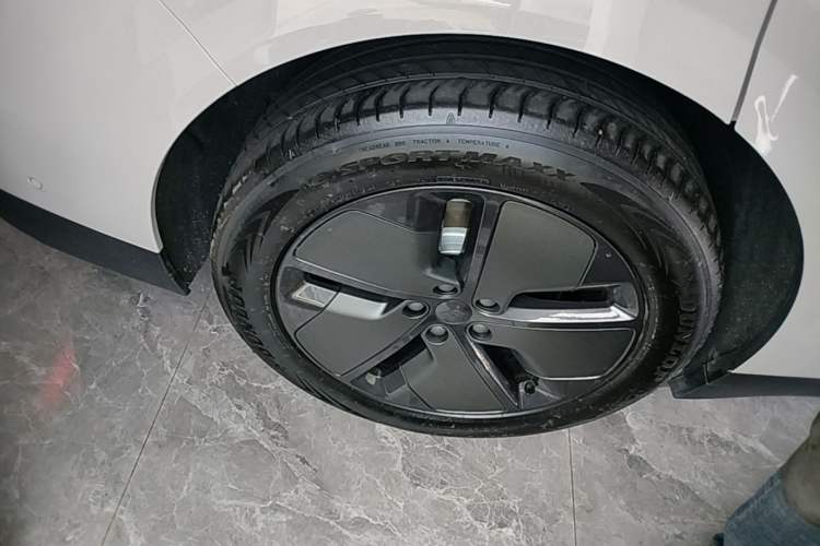 Used Li Auto i6 2025 Model Two-Wheel-Drive Standard Type Right Rear Wheel Hub