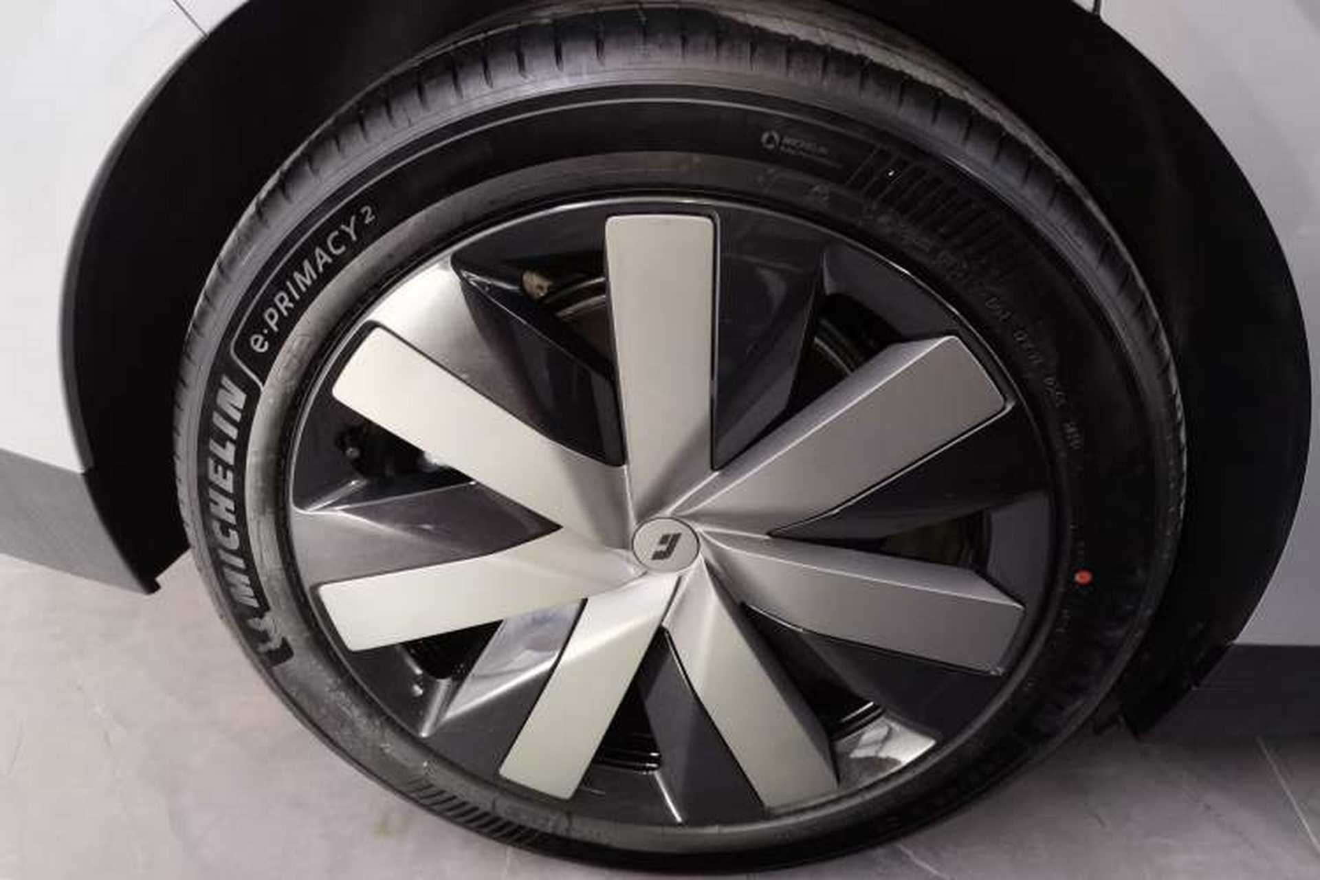 Used Li Auto i6 2025 Model Four-Wheel-Drive Standard Type Right Rear Wheel Hub