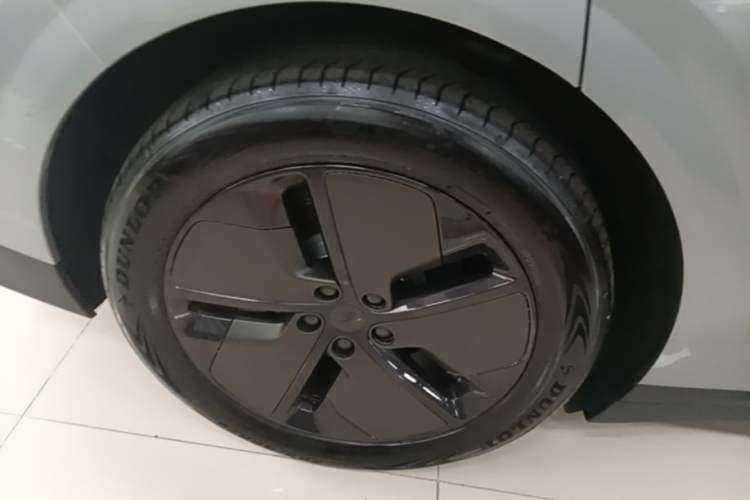 Used Li Auto i6 2025 Model Two-Wheel-Drive Standard Type Right Rear Wheel Hub