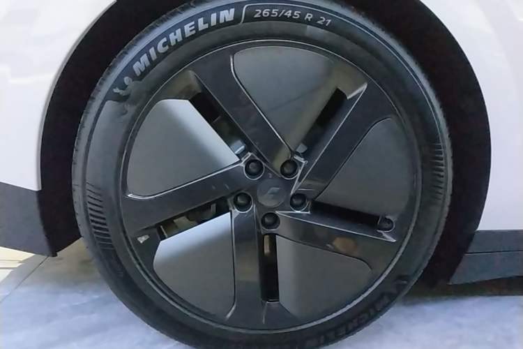 Used Li Auto i6 2025 Model Two-Wheel-Drive Standard Type Right Rear Wheel Hub