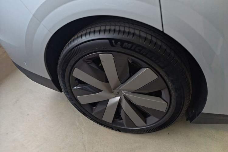 Used Li Auto i6 2025 Model Two-Wheel-Drive Standard Type Right Rear Wheel Hub