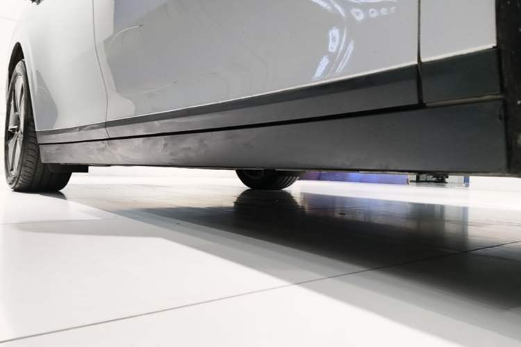 Used Li Auto i6 2025 Model Two-Wheel-Drive Standard Type Right Side Sill