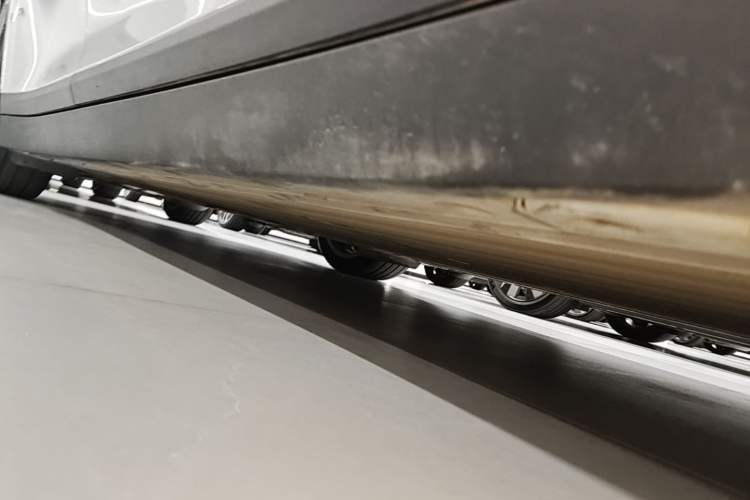 Used Li Auto i6 2025 Model Two-Wheel-Drive Standard Type Right Side Sill