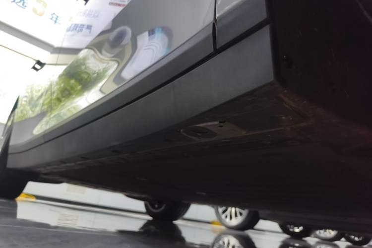 Used Li Auto i6 2025 Model Four-Wheel-Drive Standard Type Right Side Sill